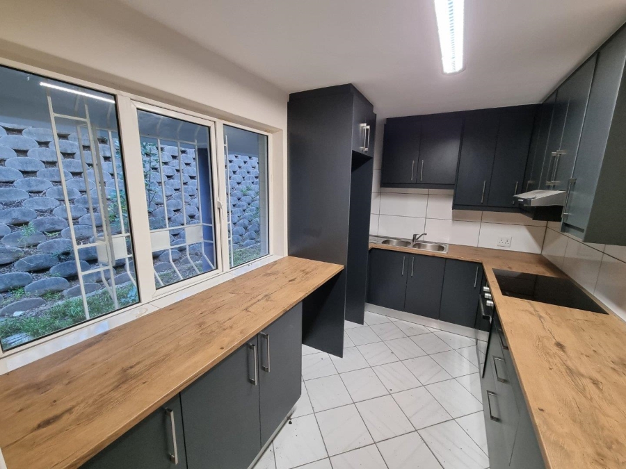 3 Bedroom Property for Sale in Vredehoek Western Cape